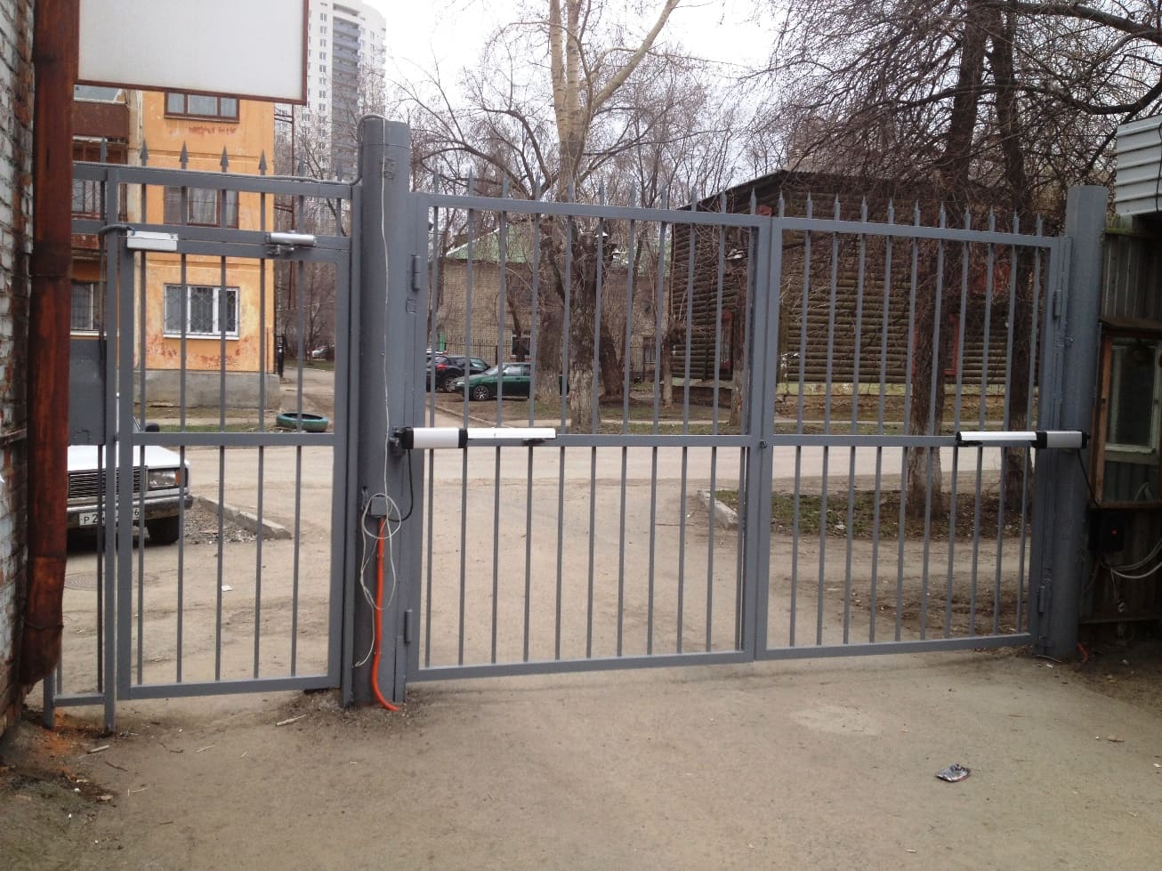 Распашные ворота на МКД